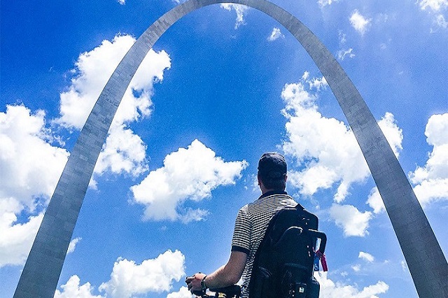 Check in cổng vòng cung Gateway Arch ở St. Louis